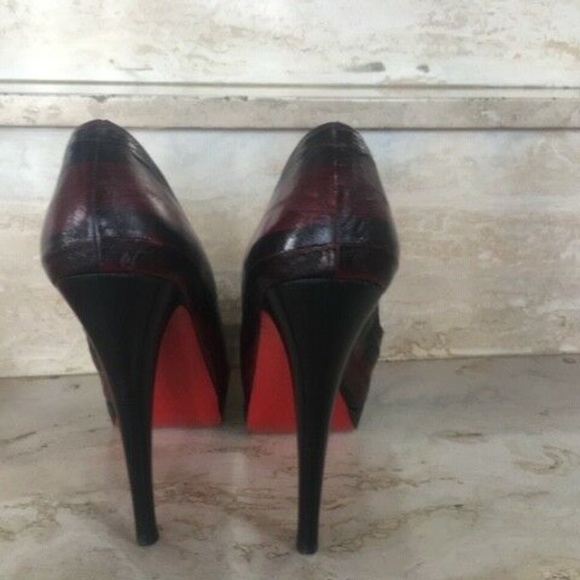 CHRISTIAN LOUBOUTIN PEEP TOE PUMP - Picture 3 of 4